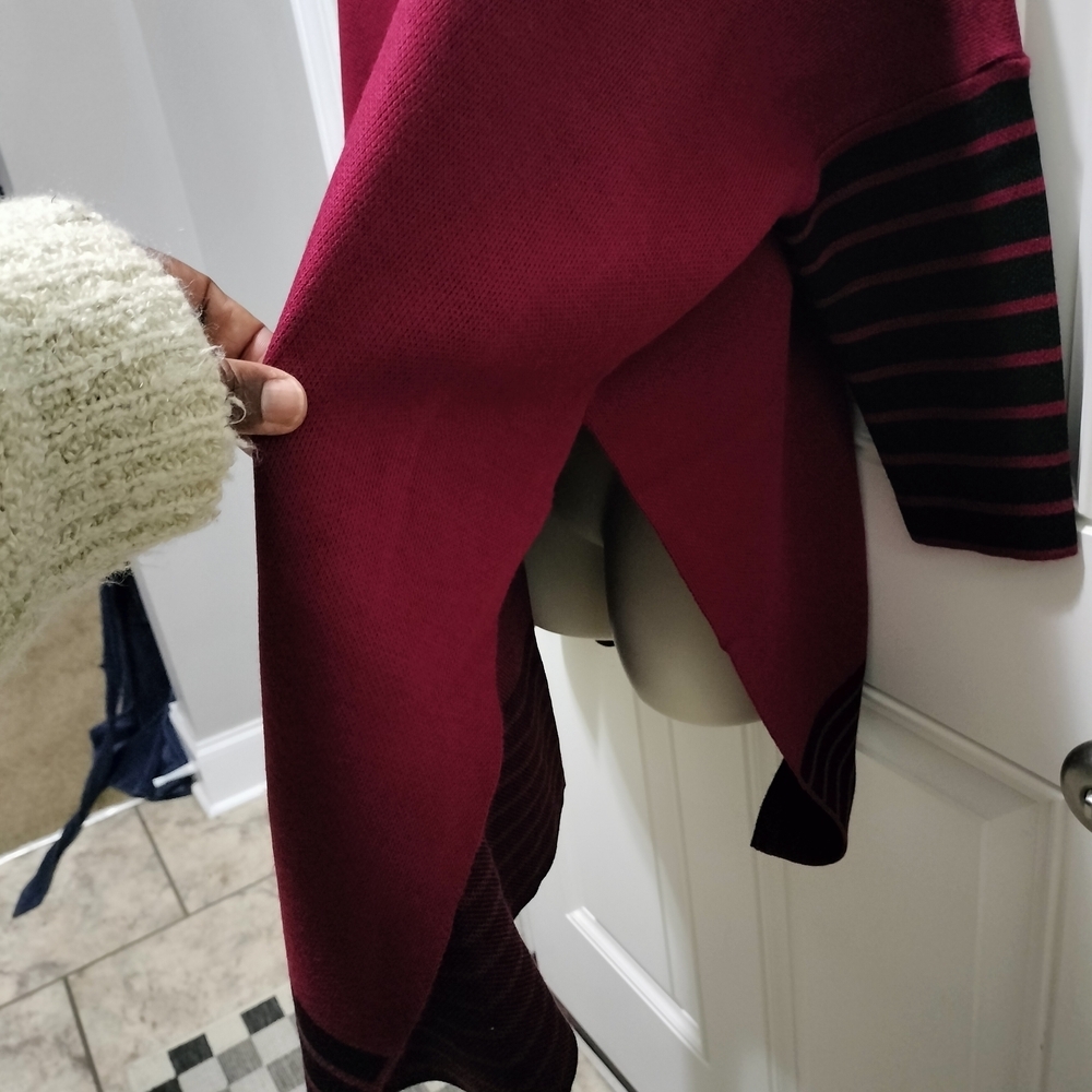 Chic Burgundy Turtleneck Poncho Size XL - Picture 2 of 6